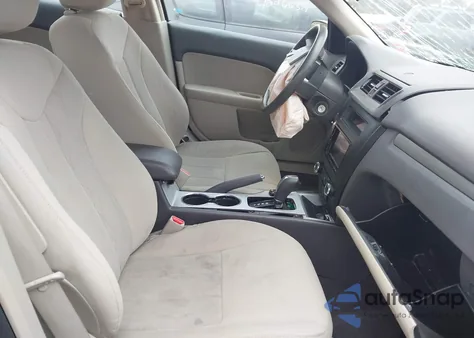 2010 Mercury Milan z USA, uszkodzony, nr VIN 3MEHM0HA4AR626218